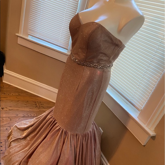 Dress - Picture 2 of 3